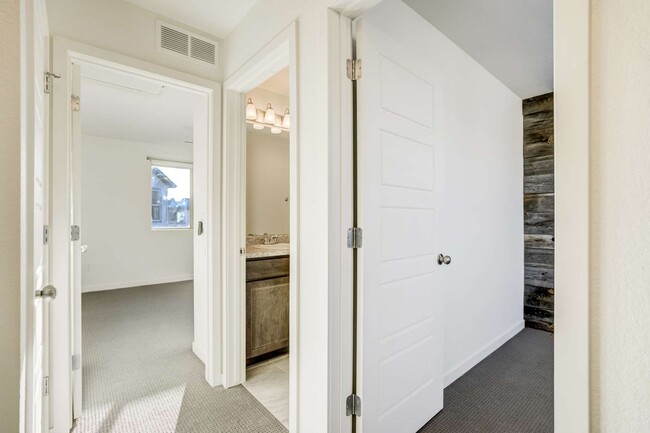 Building Photo - New Interior Paint! Shorter Lease Terms Av...