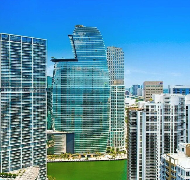 Primary Photo - 300 Biscayne Blvd Way