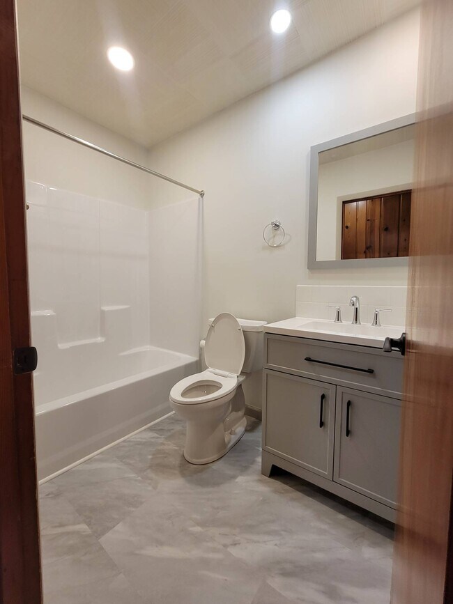 Building Photo - 477 Civitan St