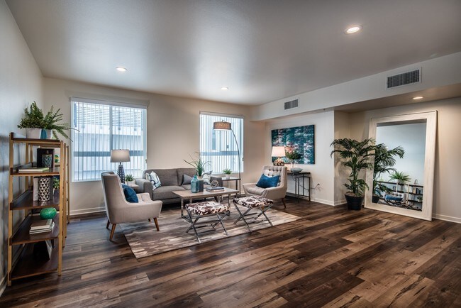 Building Photo - 1836 Sichel St