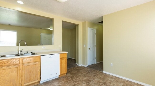 Building Photo - 3 Bedroom Home in Stansbury Park