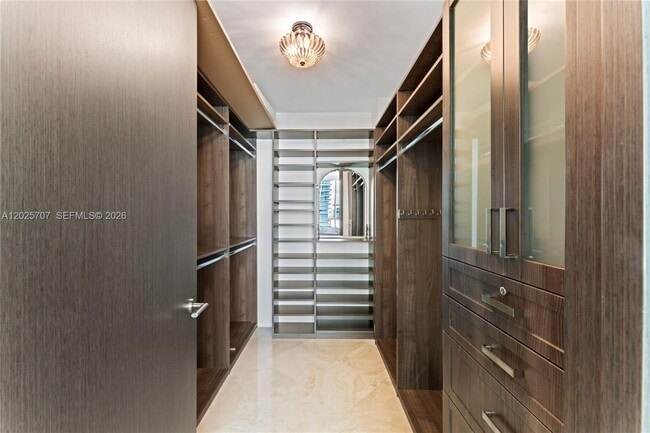 Building Photo - 5959 Collins Ave