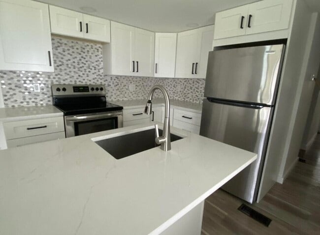 Building Photo - 92 NE 15th Terrace