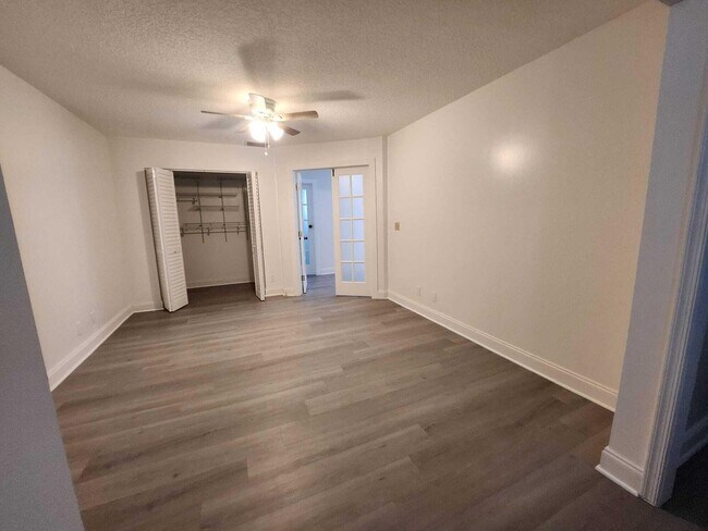 Building Photo - 16930 W Brighton Dr