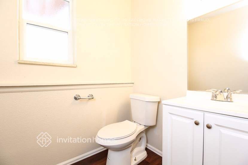 Building Photo - 10970 Newland St