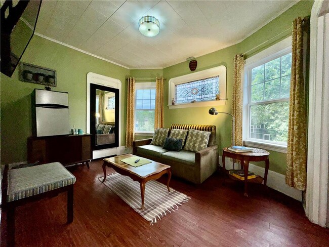 Building Photo - 1464 W Minnehaha Ave