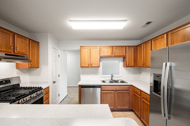 Building Photo - Beautiful Ranch in Pine Meadows | Water View