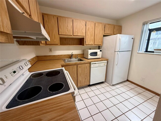 Building Photo - 114 Gardens Dr