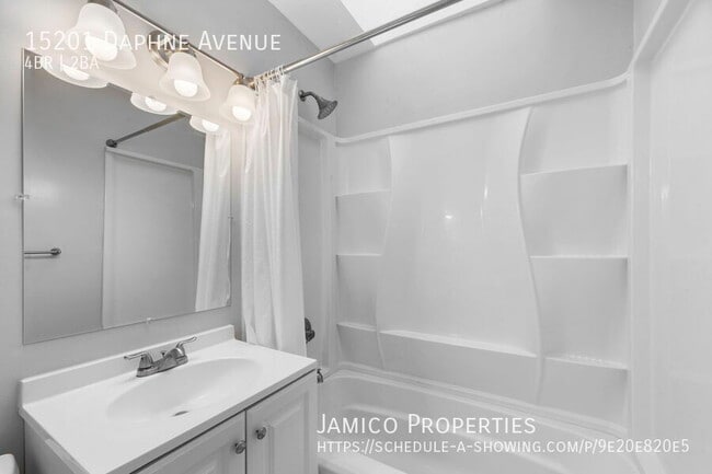 Building Photo - 15201 Daphne Ave