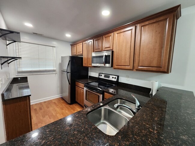 Building Photo - 2 Bedroom Condo in Midwood