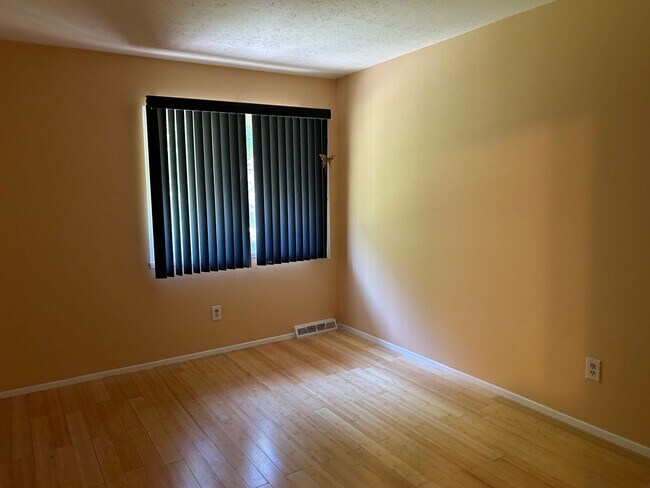 Building Photo - 4456 Donna Dr