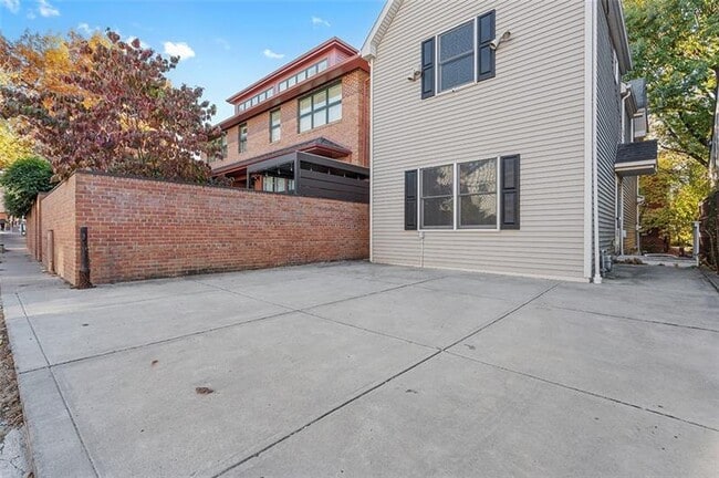 Building Photo - 715 Filbert St