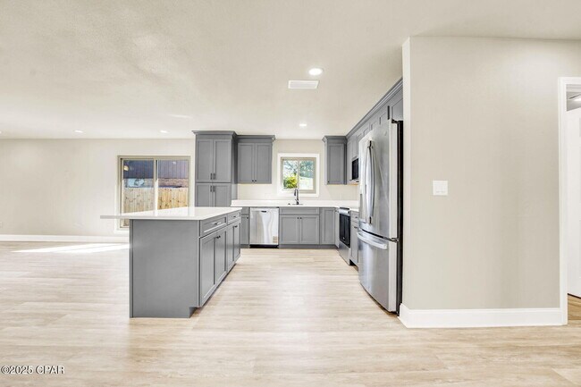 Building Photo - 5204 Park St