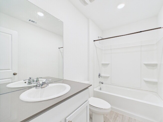Building Photo - "Open-Concept Living in Fredericksburg"