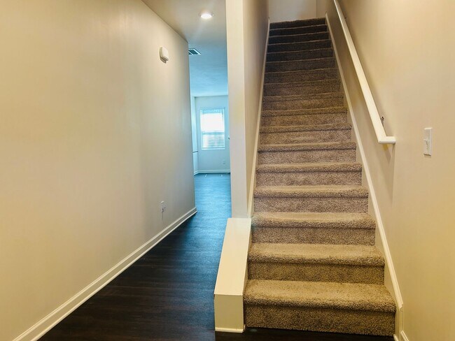 Building Photo - Wow 3 bedroom 2.5 bathroom townhome minute...