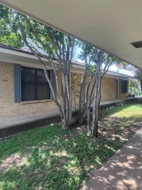 Building Photo - Close to Reicher School