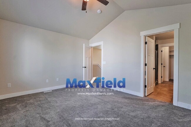Building Photo - Heart of Riverton Pet Friendly Townhouse 3 BD 2.5 BA 2 GAR