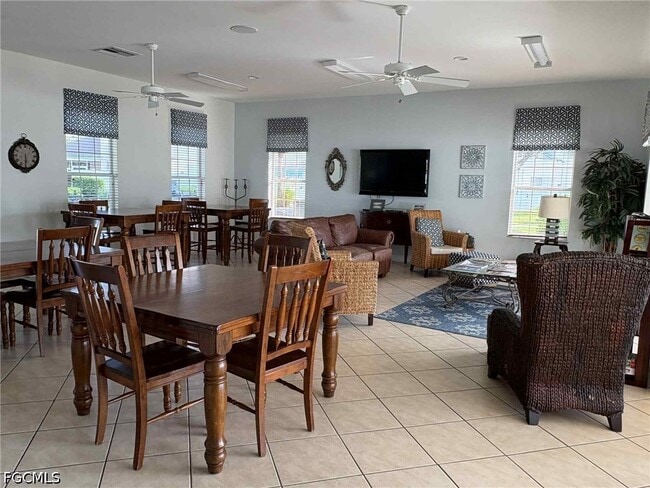 Building Photo - 3636 Pine Oak Cir