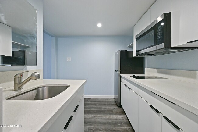 Building Photo - 3025 N 32nd St