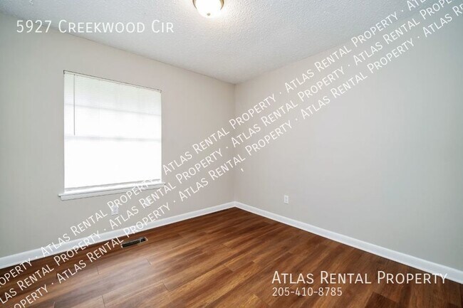 Building Photo - 5927 Creekwood Cir Irondale, AL 35210