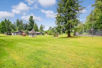 Building Photo - Fantastic Remodel in E Renton Highlands!