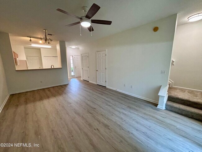 Building Photo - 369 Scrub Jay Dr