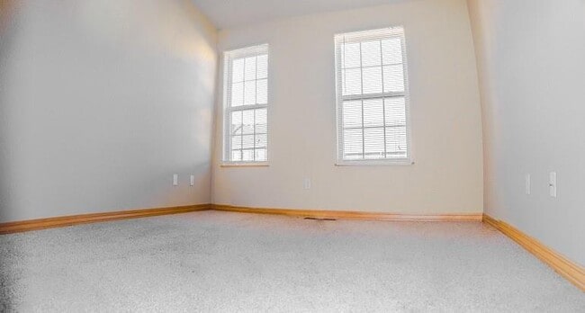 Building Photo - 2858 W Lakewood Dr