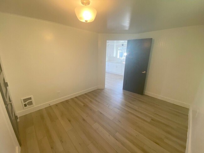 Building Photo - 669 W Marine Dr