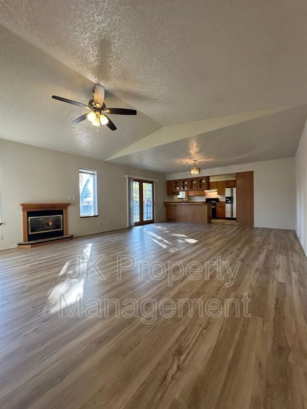 Building Photo - 608 Swan Ct