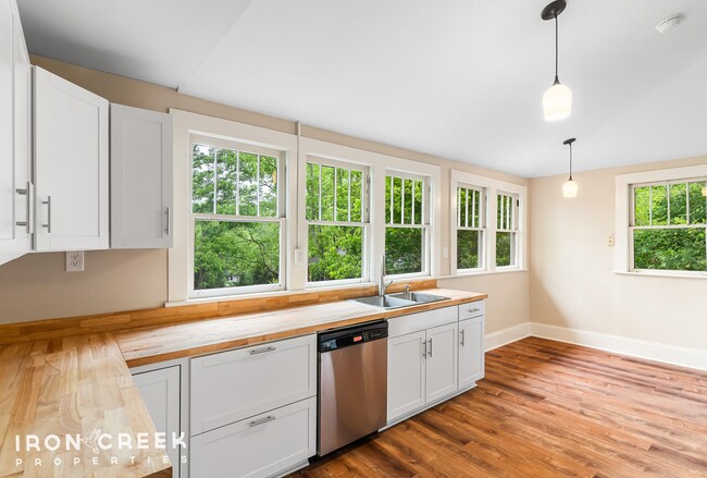 Building Photo - Stunning Historic Montford Home with Moder...