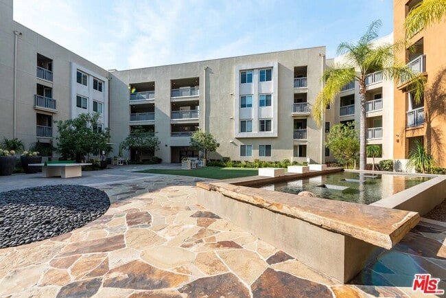 Building Photo - 7290 Edinger Ave
