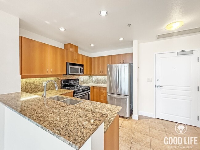 Building Photo - Beautiful 1BD/1BA Condo in Little Italy W/ A/C, W/D, Private Balcony with City Views, Community G...