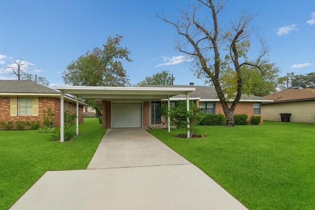 Building Photo - 9029 Homewood Ln