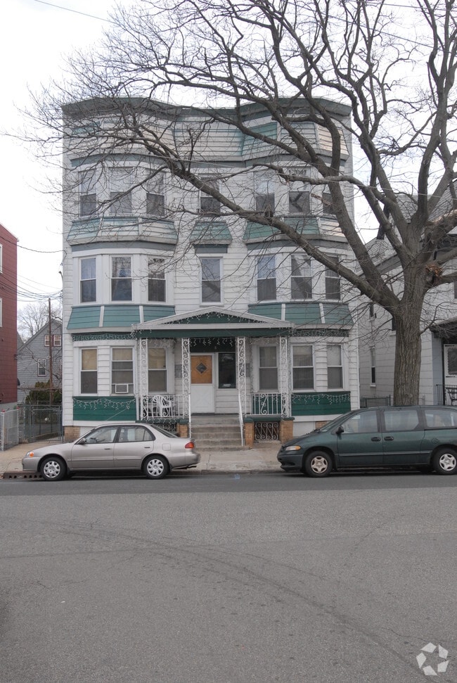Building Photo - 178 Devon St