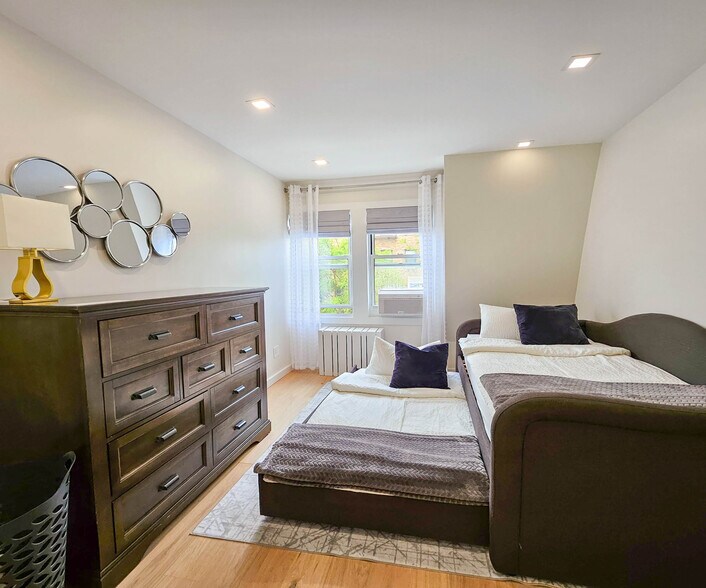 Building Photo - 3239 46th St