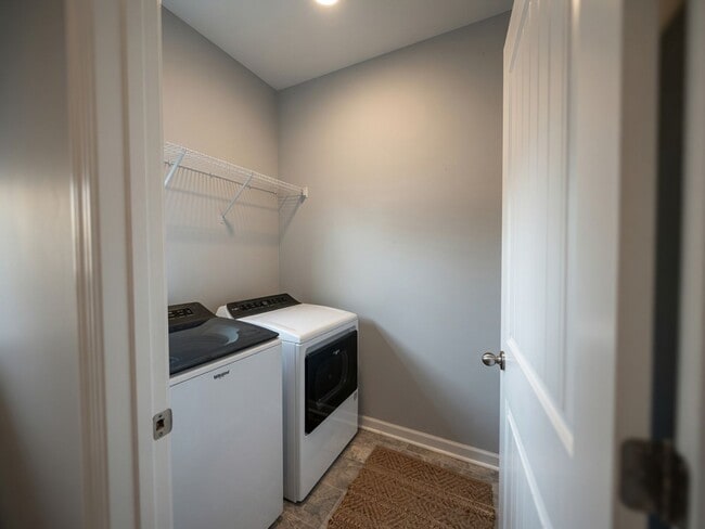 Building Photo - 156 Olivia Cir