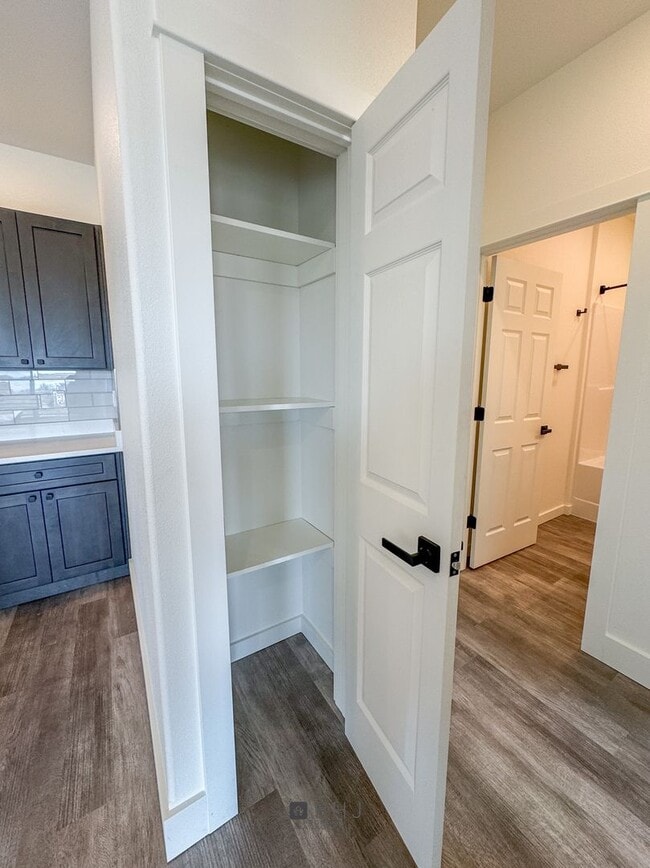 Building Photo - BRAND NEW Pet Friendly 2 bed/ 2 bath apartment!