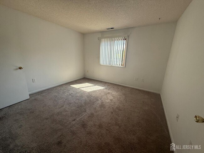 Building Photo - 1908 Ravens Crest Dr