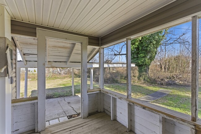 Building Photo - 1514 Monroe Ave