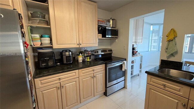 Building Photo - 16565 NE 26th Ave