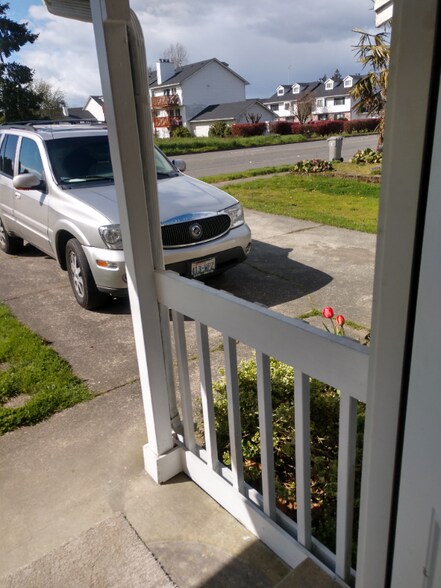 Building Photo - 834 4th Ave N