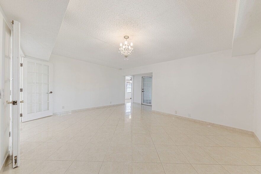 Building Photo - 9941 NW 27th St