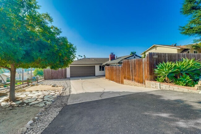 Building Photo - Pristine 4 bedroom, 2 bath, single level h...