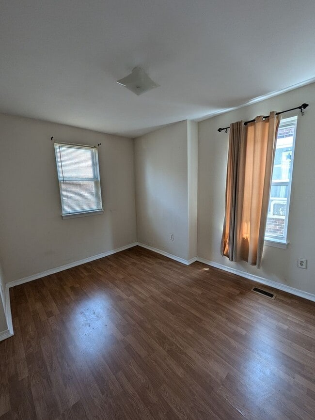 Building Photo - Spacious Home - West Philadelphia