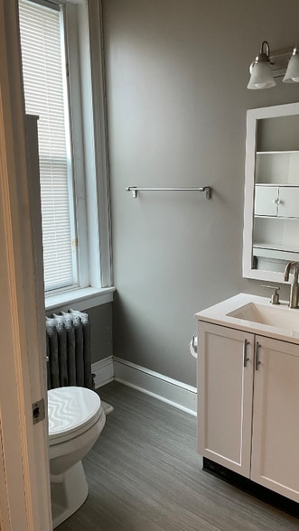 Building Photo - 206 Carlisle St