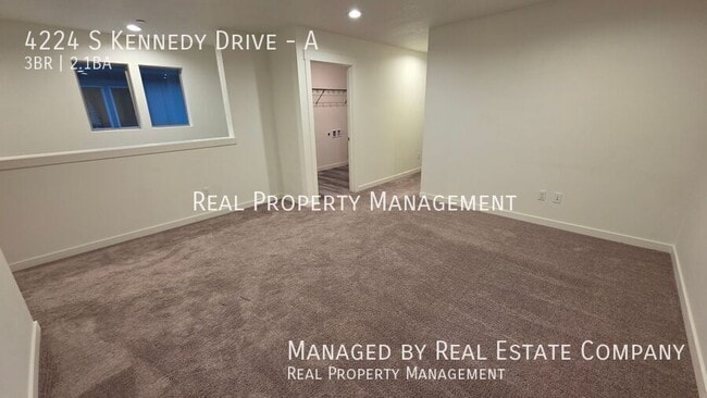 Building Photo - 4224 S Kennedy Dr