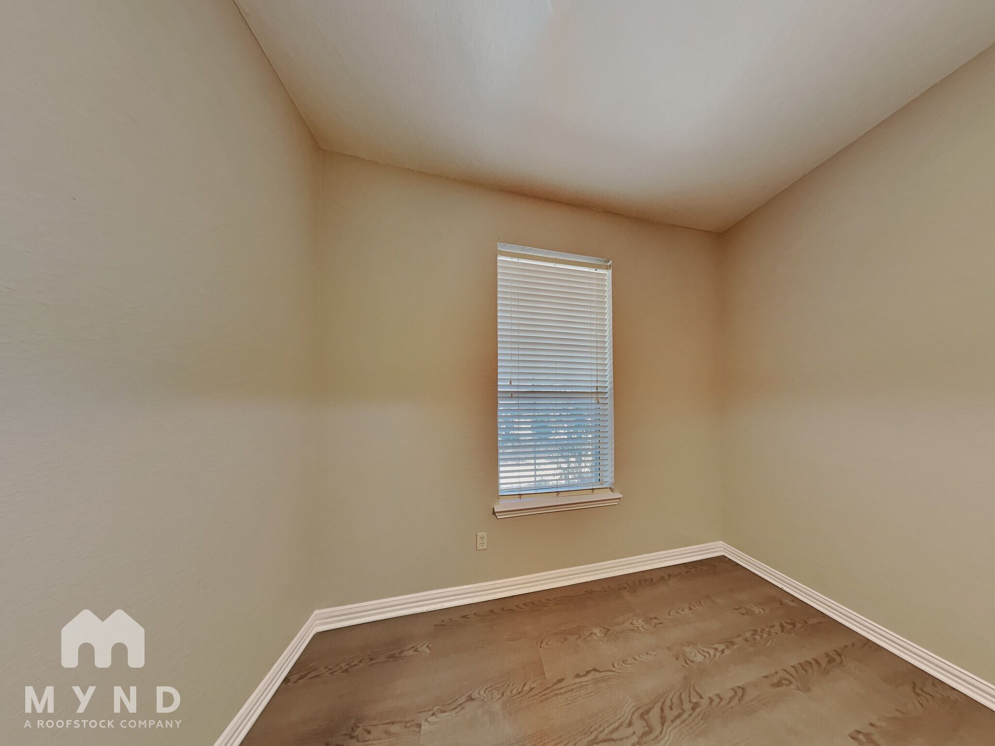 Building Photo - 2213 Creek Side Dr