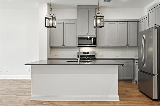 Building Photo - 2528 Campden Mews