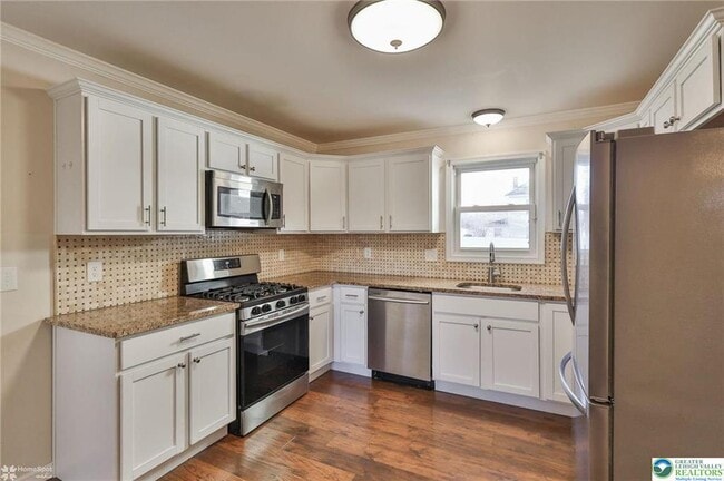 Building Photo - 2811 Kingsview Ave