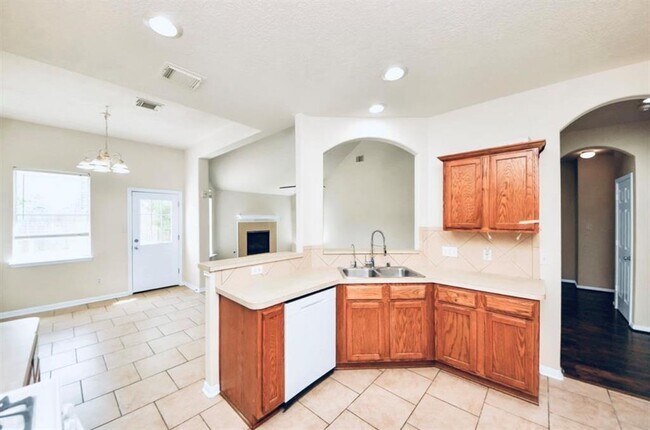 Building Photo - 6902 Sterling Meadow Dr